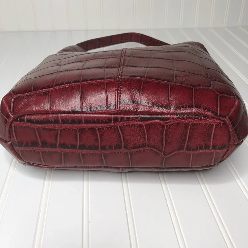 G.I.L.I. Leather bag with croc embossed pattern